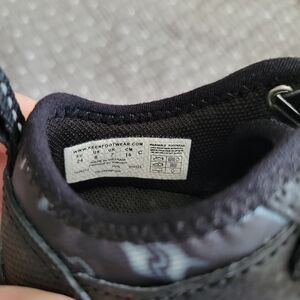 Keen boys Size 8 Shoe